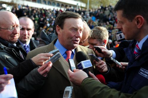 Nicky Henderson (trainer of Vaniteux) recorded a double at Kempton
