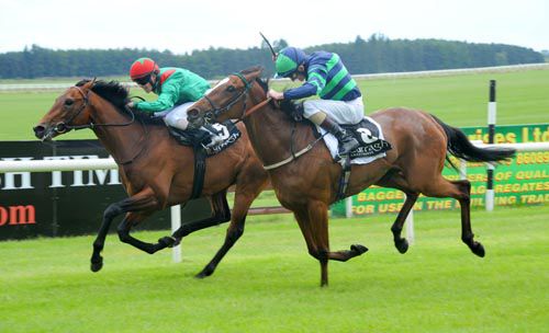 Ben Curtis & Vedani (inside) hold off the challenge of An Saincheann