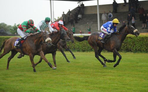 Undertheboardwalk hits the front from Claragh Native (nearest), Coolharbour Breeze & Paddy O Dee