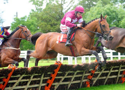 Discoteca and Davy Russell on the way to victory