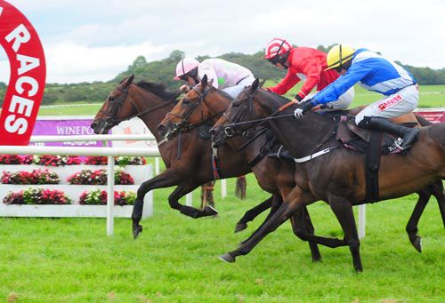 Blazing Tempo holds off Annie Other and Definite Class