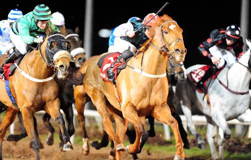 Days Ahead (centre) holds the run of Saint By Day (green colours)