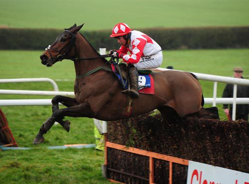 Gallant Oscar (Mark Enright) is clear at the last