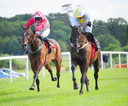 Butney Rock (right) beats Run For Firth 