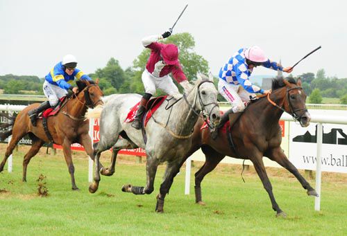 Slieveardagh, right, wins by a nose from Ballyfinboy at Tipperary 