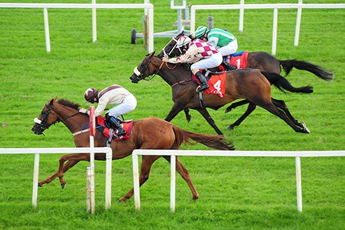 Sheilas Wish wins a three-way battle for the winning prize