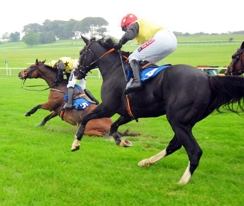 Nearest The Pin forges on after Passage Vendome crashes out at the last in Ballinrobe