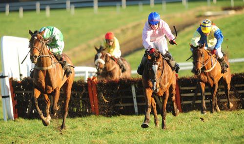 Los Amigos (nearside) sees off Leavethelighton with Rightdownthemiddle and Grand Jesture in behind