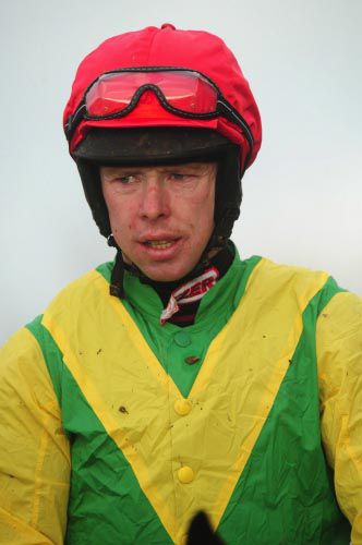 Andrew Lynch in the familiar Potts colours