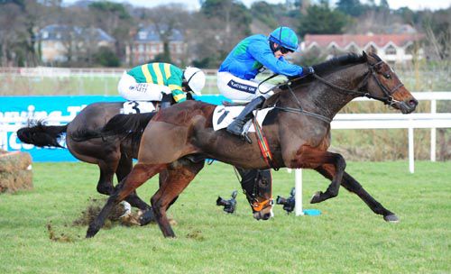 Jezki pecks at the last as Hurricane Fly powers to victory