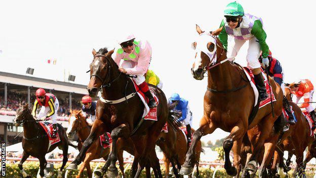 Max Dynamite is just beaten by Prince Of Penzance in the 2015 Melbourne Cup