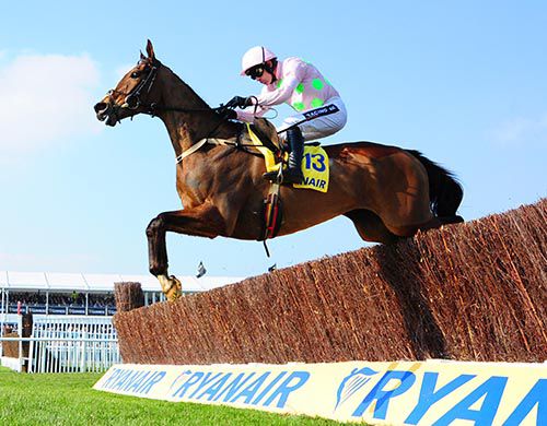 Vautour & Ruby Walsh jump the last 
