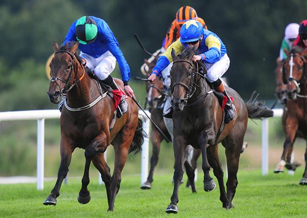 Set To Fire (right) stays on best to beat Storm Ranger