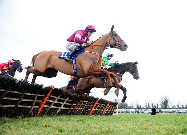 Or Jaune De Somoza and Davy Russell (near side)