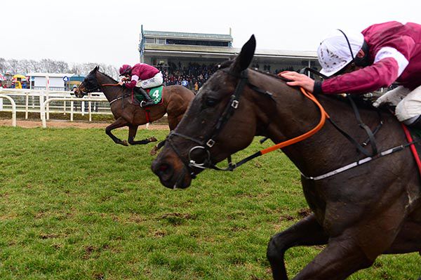 Monbeg Notorious and Jack Kennedy (far side) beat Mossback and Davy Russell 