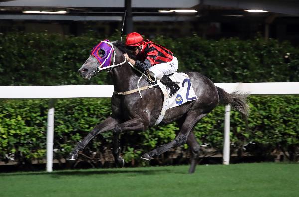 Super Chic gave Zac Purton the first leg of a double at Happy valley 
