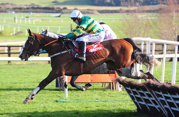 Hearts Are Trumps clears the last under Mark Walsh