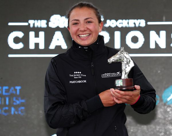 Bryony Frost pulled up hat-trick chasing Present Man
