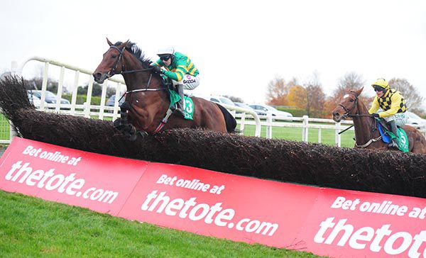 Fakir D'oudairies defeats Melon in the Beginners' Chase