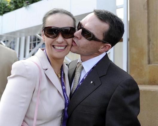 Aidan O'Brien and wife Anne-Marie  after the victory of Man Of Iron