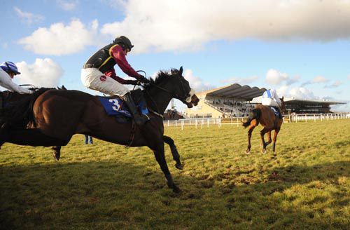 Macidoni (nearest) chases down   Carlowsantana at Fairyhouse