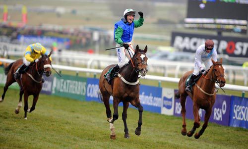 Katie Walsh shows her delight as she wins on Poker de Sivola