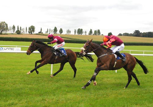 Big Game Hunter (far side) beating  High Magic at Clonmel