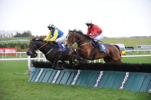 Mantell (nearside) comes to beat Brave Heart