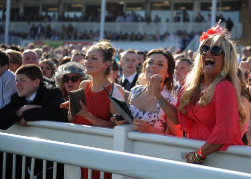 Aintree set for another huge crowd