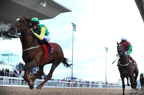 Stephen's Green (Fran Berry) hits the line ahead of market rival Swing Pattern