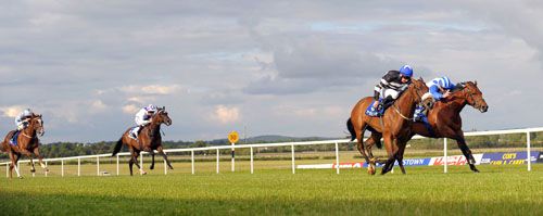 Pitlochry (far side) heads Catamount close home