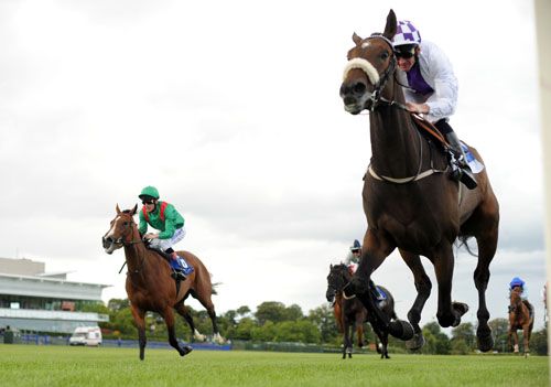 Teo's Sister & Kevin Manning come home clear from Shiramiyna (green) & Johnny Murtagh