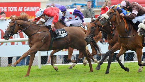 Independent Girl (red) holds off all challengers under Danny Benson