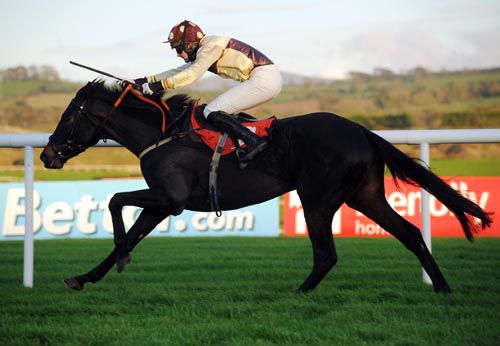 Missunited won in style under Niall Kelly at Punchestown