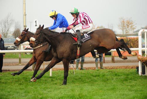 Benny's Fagartha (blue & yellow) fought off High Desert in the 1st at Down Royal