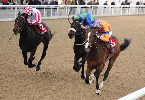 Ishvana (nearside) sees it out well from Slade Power (outside) & Janey Muddles (centre)