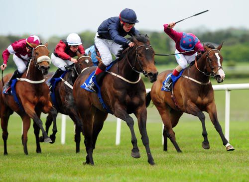 Ray Dawson pushes out Possible to victory from Red Sea Poll (right) back in second