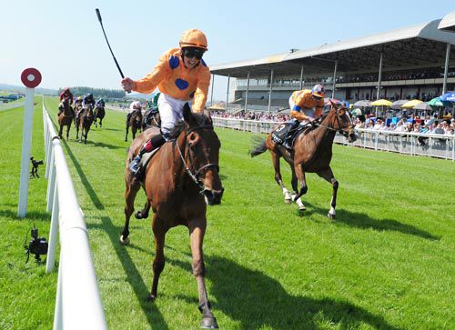 Samitar and Martin Harley win the 1,000 Guineas