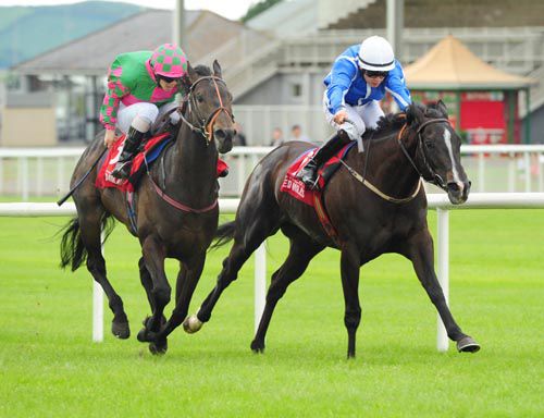 Kateeva (right) stays on best to beat Battleroftheboyne