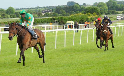 Baily Green gallops to the line under David Casey with Galloping Gander & Absolutlyfantastic back in second & third