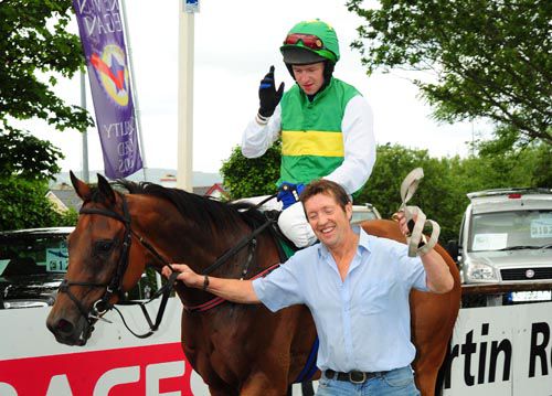 Mount Colah returns to the winners enclosure after his victory