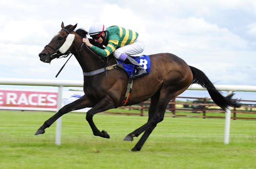 Fran Berry pushes out Akram to win