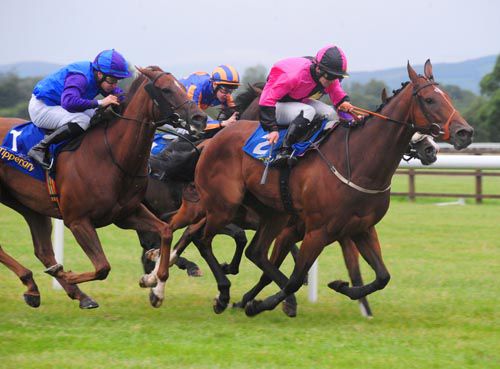 Parkers Mill hits the front under Wayne Lordan with Bold Thady Quill (finished third) on his outside