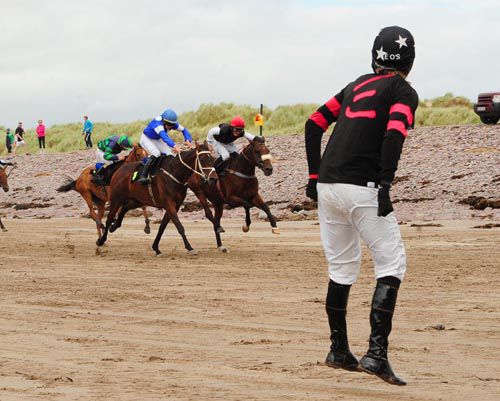 Pablo Excobar (Denis Lenihan far side) beat Oscar De La Hoya (Finny Maguire) to win third as Eoin O'Sullivan cheers 