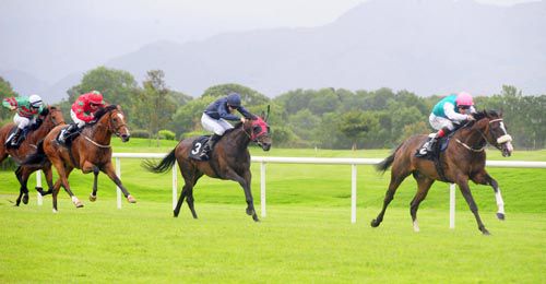 Tandem pulls away from the field