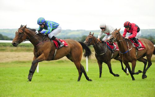 Measured Approval beats Lily's Star (black & red) and Consonance (grey)