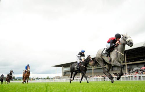 Spinacre leaves them trailing at the Curragh