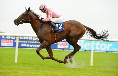 Gift From Heaven and Billy Lee  winning at Fairyhouse