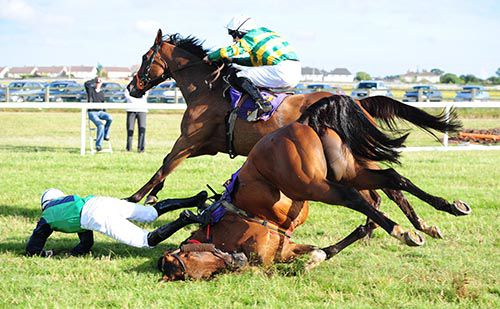 Good Decision left clear at the last as Corr Point crashes out