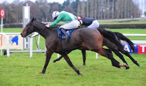 Mitebeall Forluck (Barry Cash) just beats the partially hidden Tellherimnothere